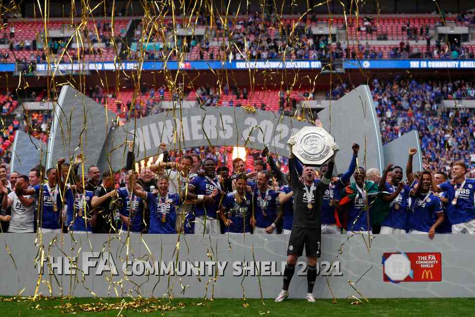 Leicester beat Man City to lift the Community Shield thanks to a late Iheanacho penalty