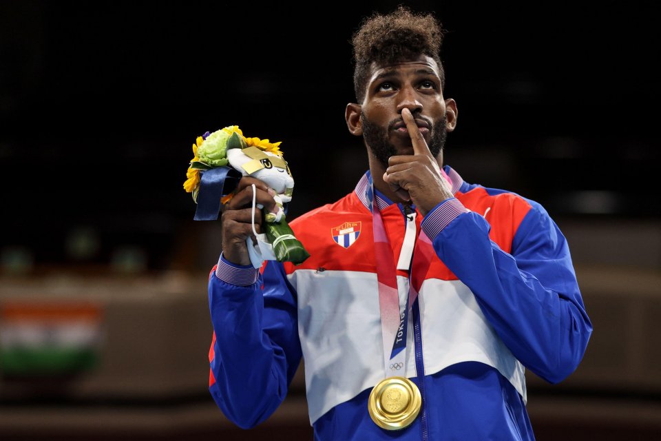 Andy Cruz of Cuba with his gold medal