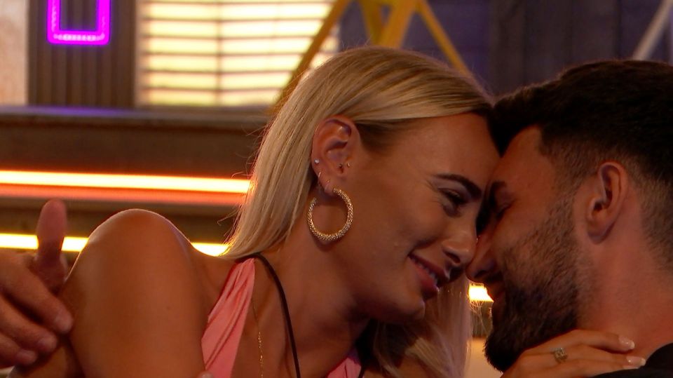 Liam and Millie become exclusive in tonight's Love Island