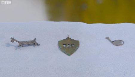 The sad truth behind one woman's collection of three family brooches was revealed on the Antiques Roadshow