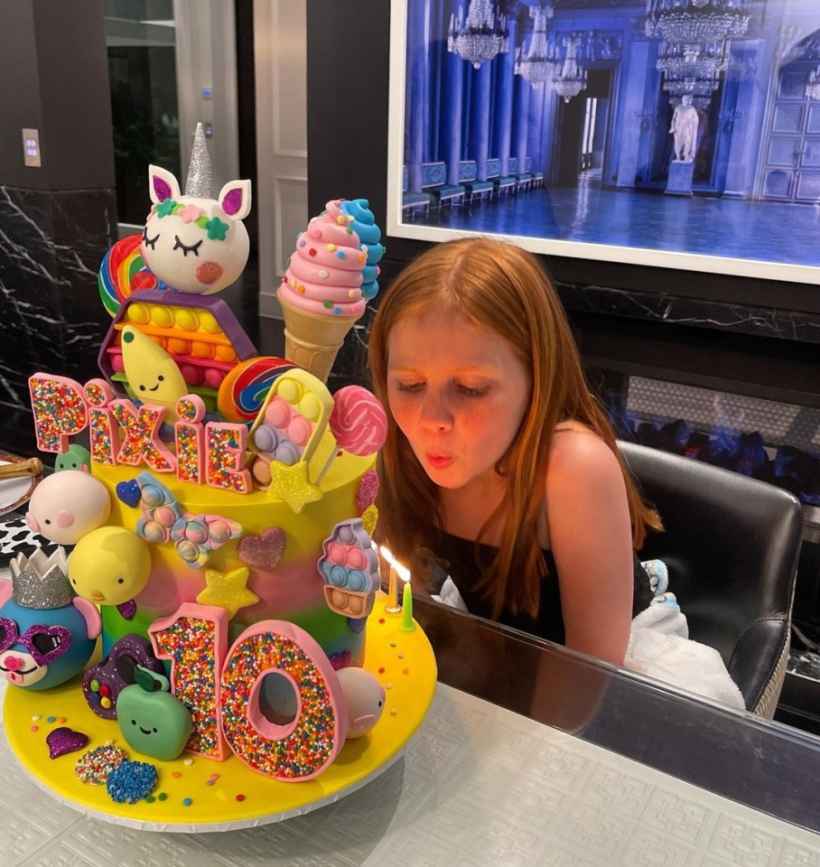 The pre-teen showed off her bespoke birthday cake on Instagram