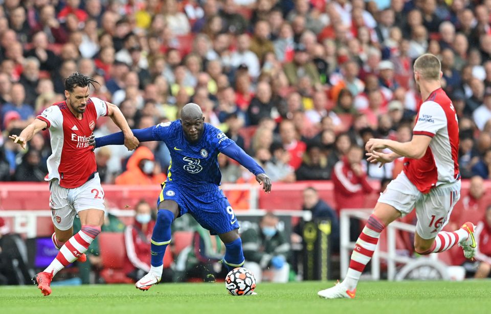 Lukaku bullied Mari all afternoon at the Emirates