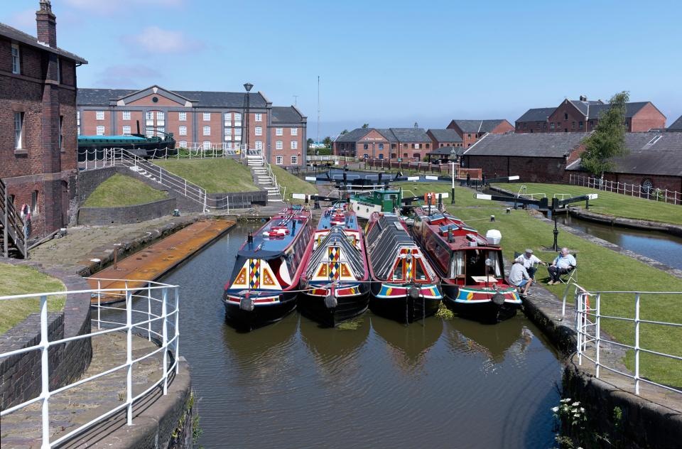 A 'foul smell' likened to 'human waste' has returned to Ellesmere Port, Cheshire