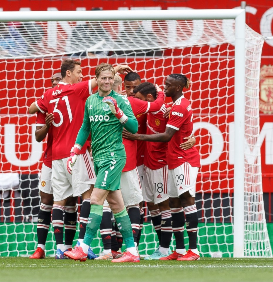 Pickford has had a nightmare return for Everton against Man Utd