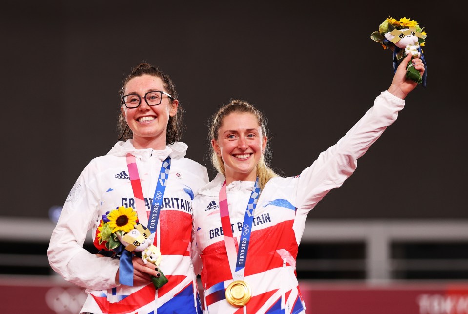 Team GB's Katie Archibald and Laura Kenny pose on the podium