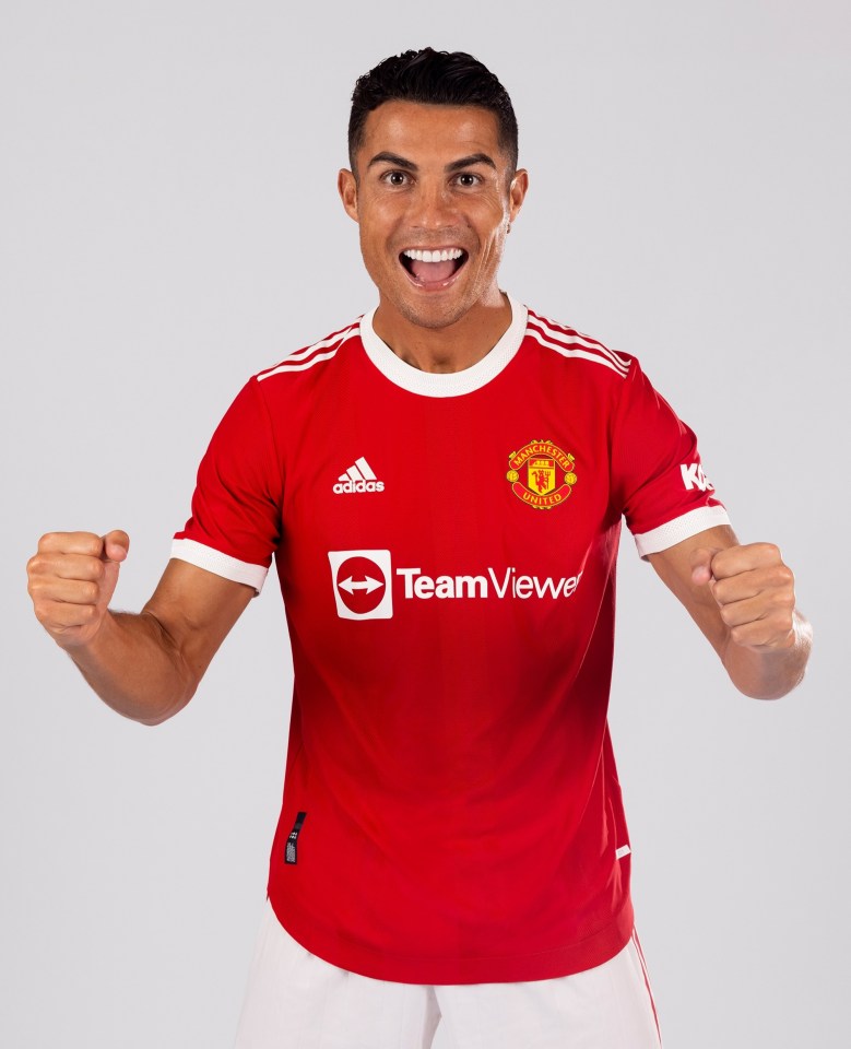 Ronaldo posed in a Manchester United shirt for the first time this week