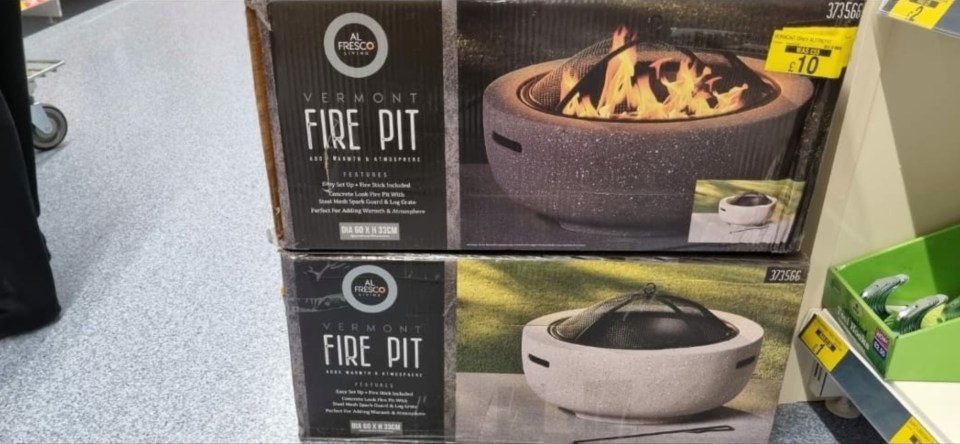 The discount fire pit comes in two different colours too