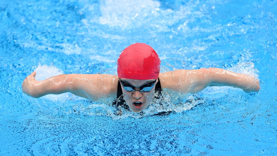 Ellie Simmonds has announced her retirement from swimming