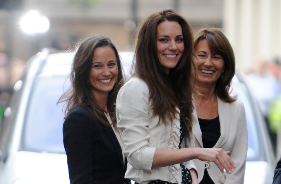 Kate waves to the crowd outside the Goring Hotel in London, Great Britain, 28 April 2011 together with her sister Pippa and her mother Carole