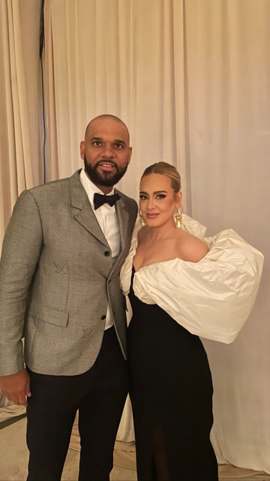 Adele posed with professional basketball coach Jared Dudley