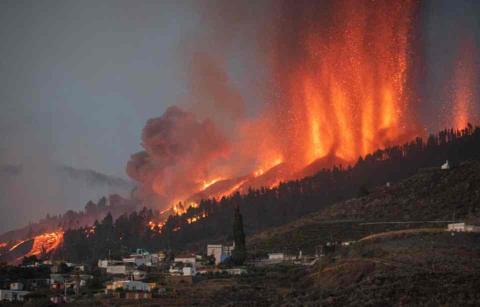 Hundreds of people have been forced to flee their homes on the Canary Island