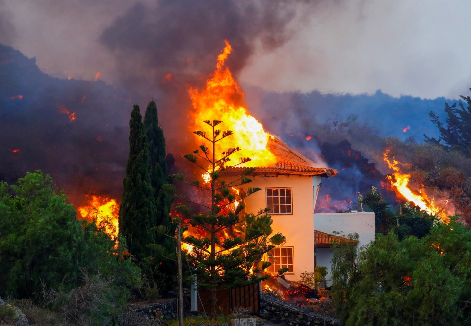 Lava engulfs a house in the Cumbre Vieja national park