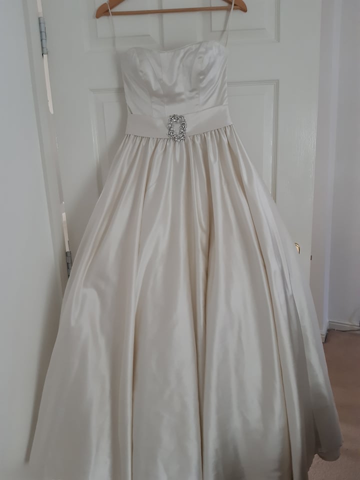 Claire Louise revealed how she found her dream wedding dress in a charity shop for just £20