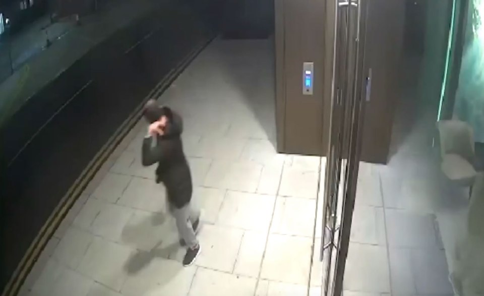 Police have released CCTV of a man the want to speak to who was in the area