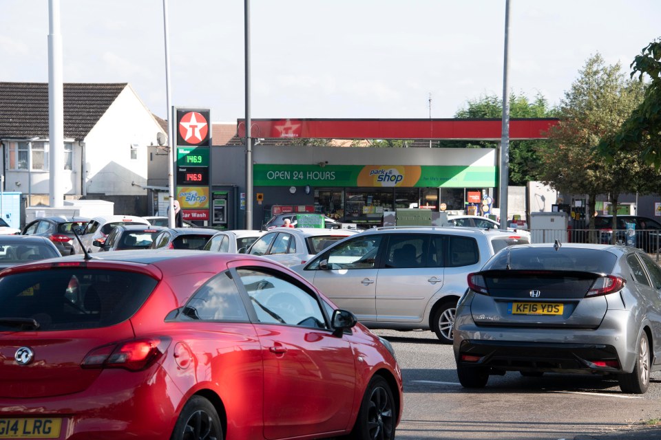 Susanna Reid has hit out at the government amid chaotic scenes at petrol stations across the UK