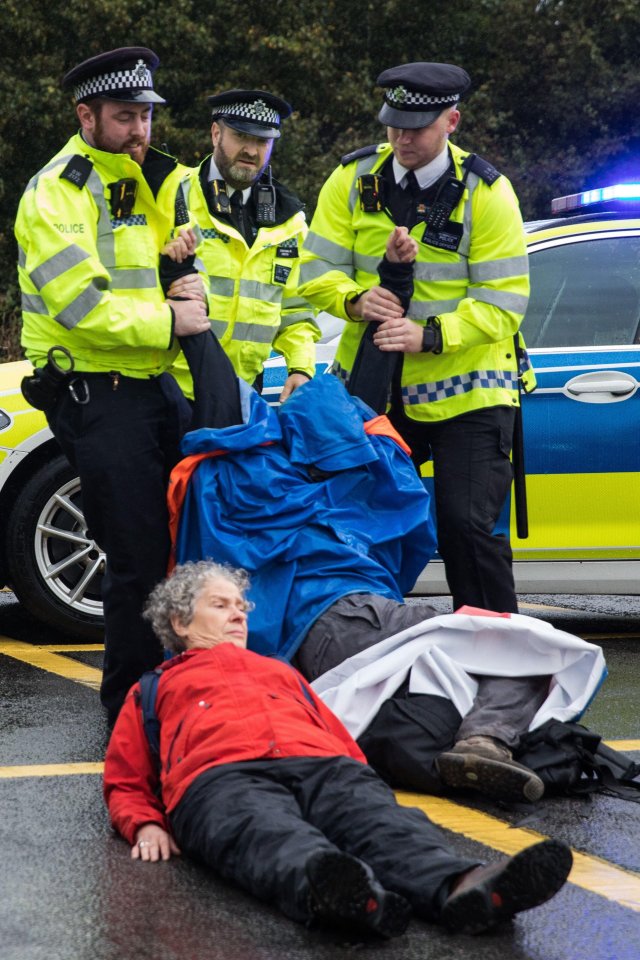 Police removed Insulate Britain climate activists - yet again