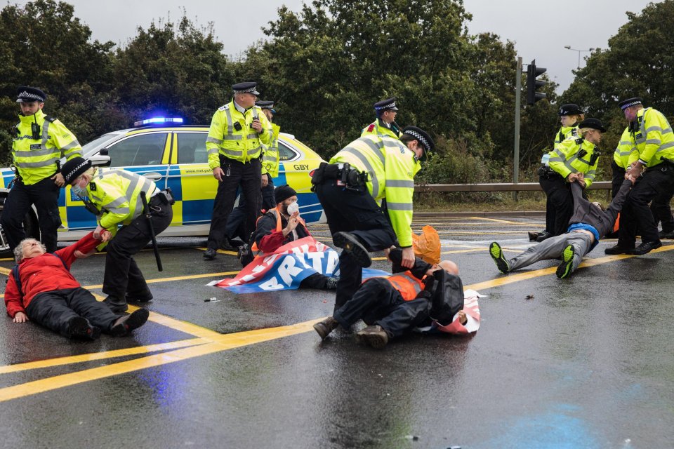 Met Police remove Insulate Britain climate activists from a slip road from the M25