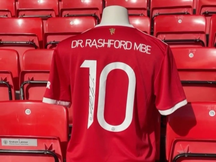 Man Utd have shown off their new No10... Dr Rashford MBE