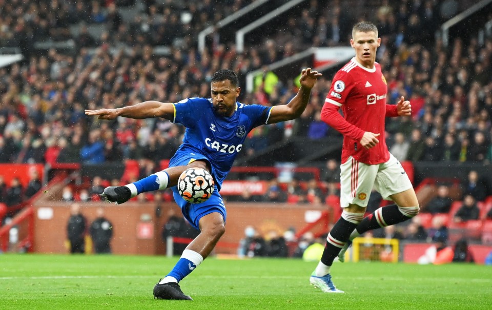 Salomon Rondon missed a key chance to put the Toffees ahead at Old Trafford