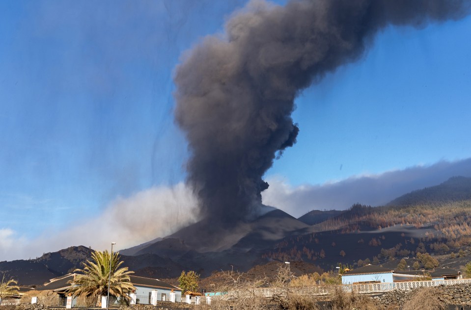 La Cumbre Vieja started erupting last month