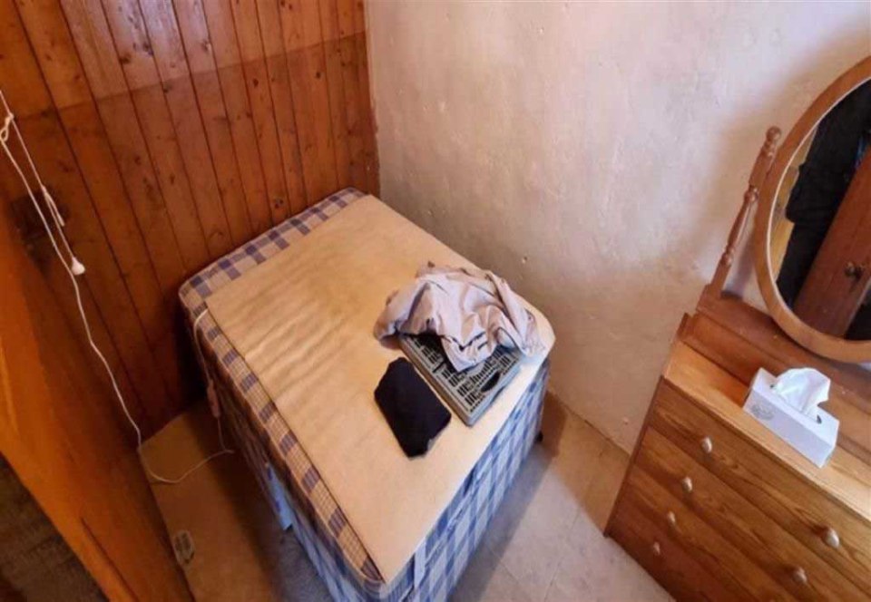 The bed reportedly needs to be flipped to use the drawers