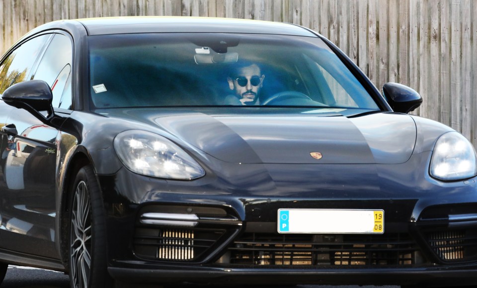 Bruno Fernandes arrived at the airport in his electric Porsche