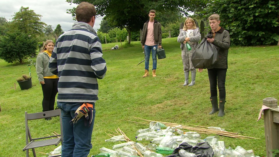 Amelia enlists other youngsters to help Liam on his green mission