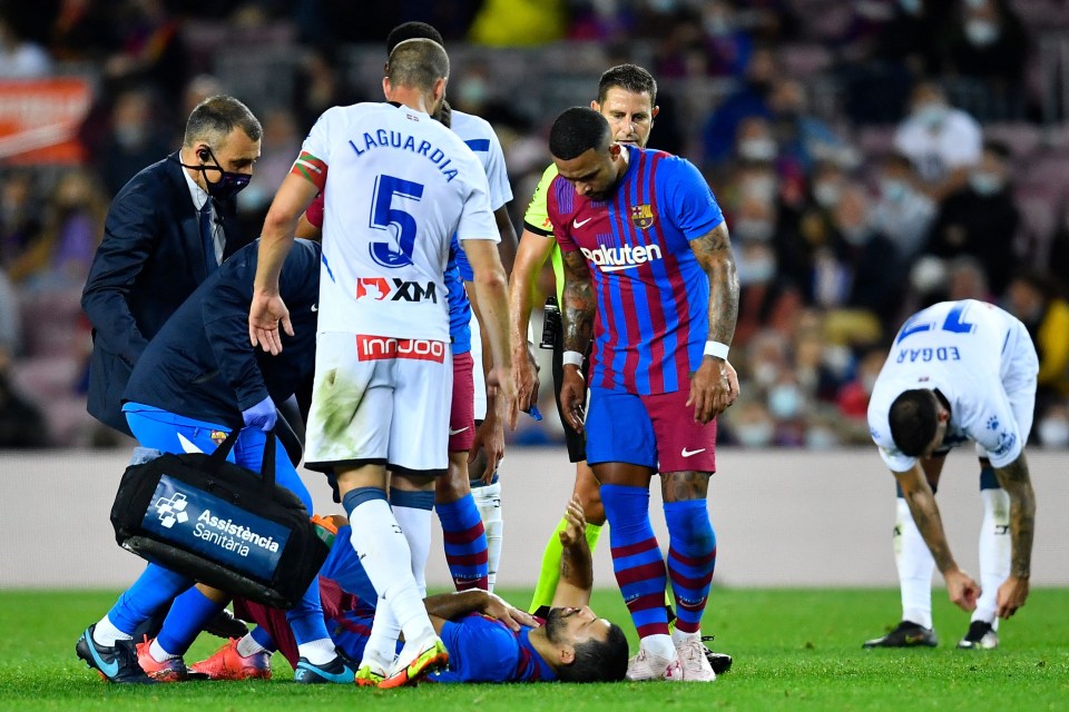 Sergio Aguero fell to the floor after he appeared to have breathing problems during Barcelona’s clash against Alaves