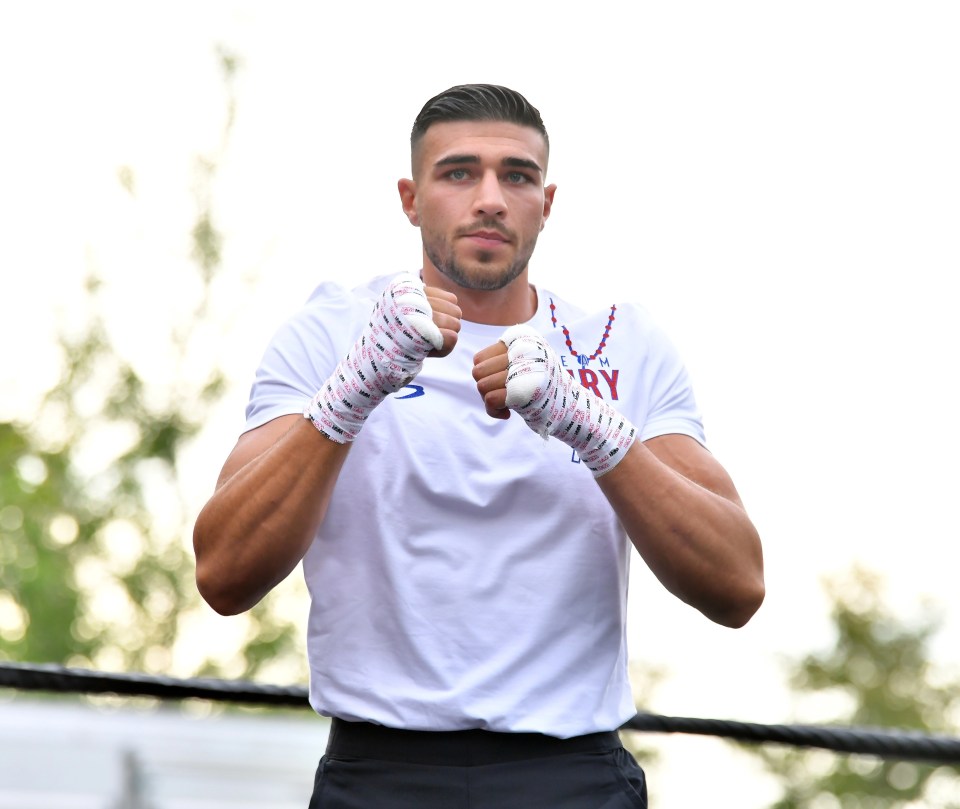 KSI thinks Tommy Fury will 's*** himself on the big stage'