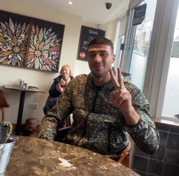 WBC champ Fury filmed his brother at lunchtime after their training session together