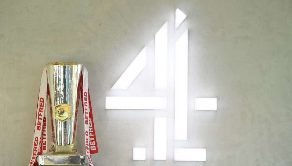  Super League has agreed a two-year deal with Channel 4 which takes the competition on to terrestrial TV for the first time