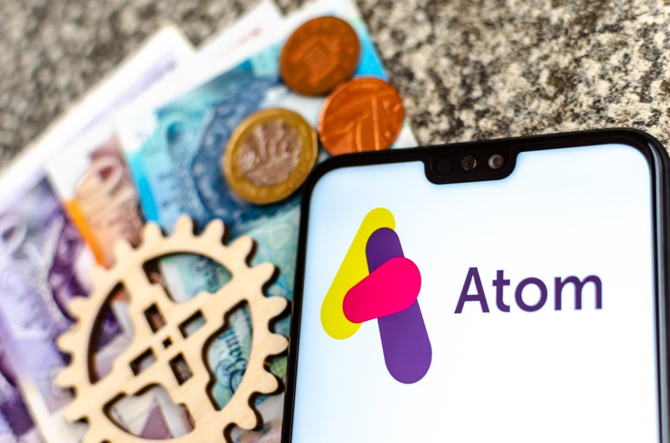 Atom workers skipping Mondays or Fridays won’t see a penny taken off their pay packet