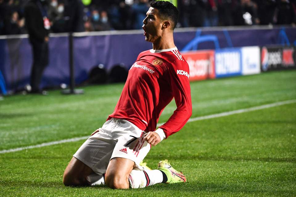 Cristiano Ronaldo smashed home an injury-time volley to rescue Manchester United