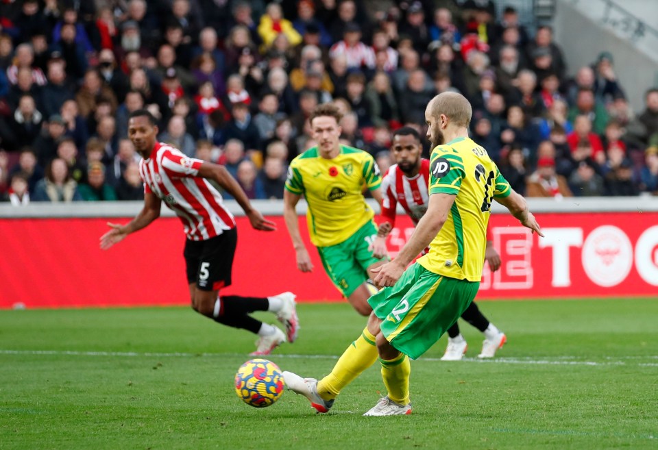 Pukki's strike from the penalty spot was enough for the Canaries to win 2-1