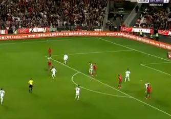 Ronaldo brings down the ball well before spinning to shoot