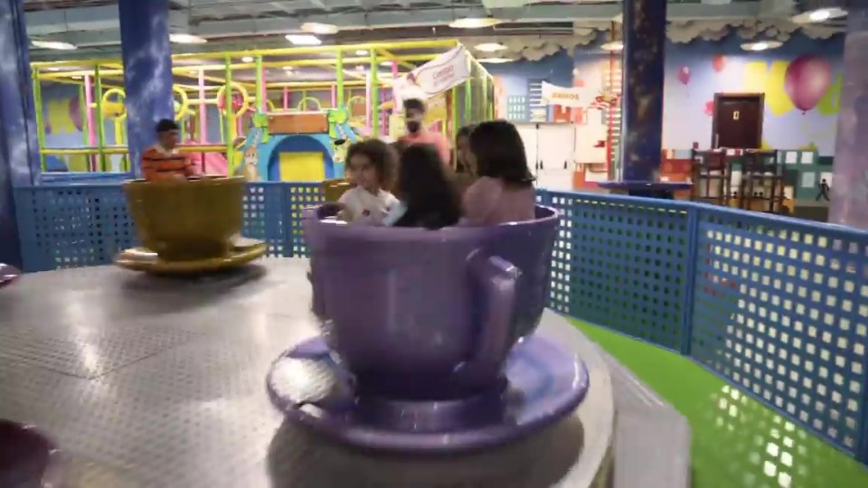 A ride on the spinning tea cups was up next