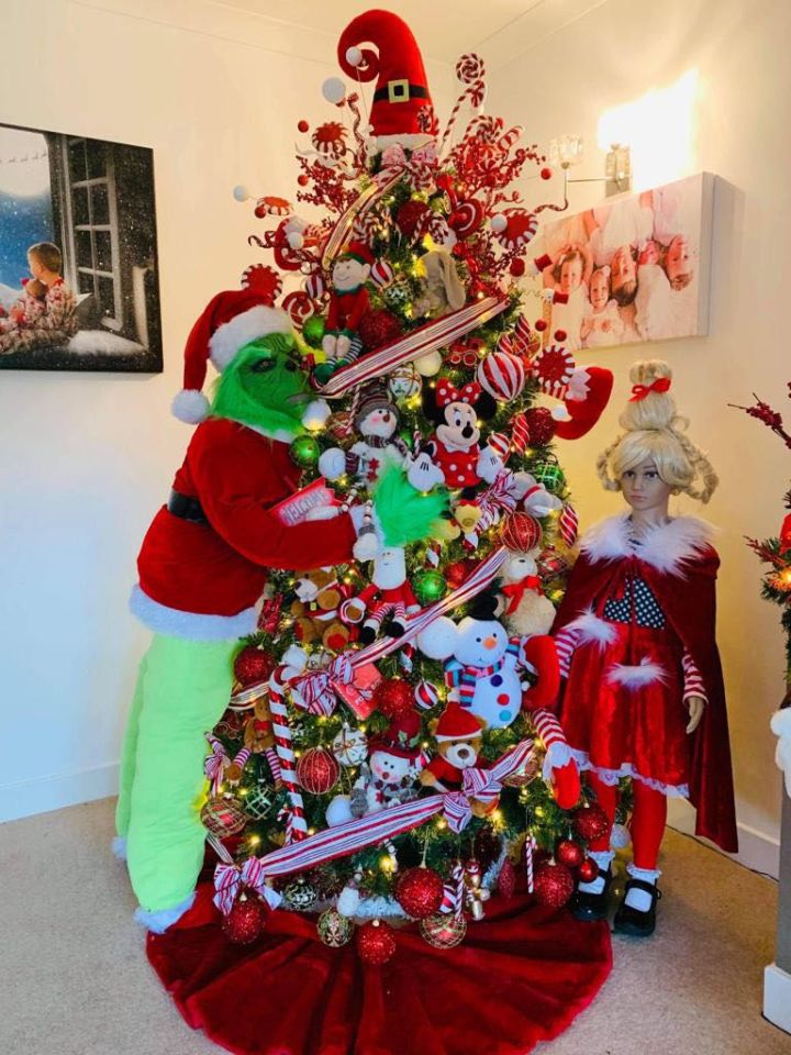 Last year, the mum made a Grinch-themed display