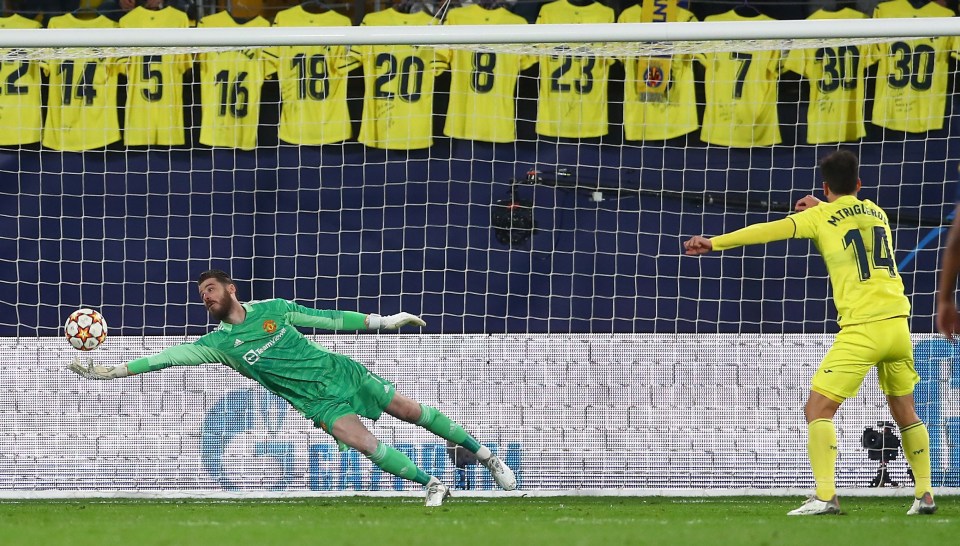 David De Gea made an incredible save as Man Utd beat Villarreal 2-0