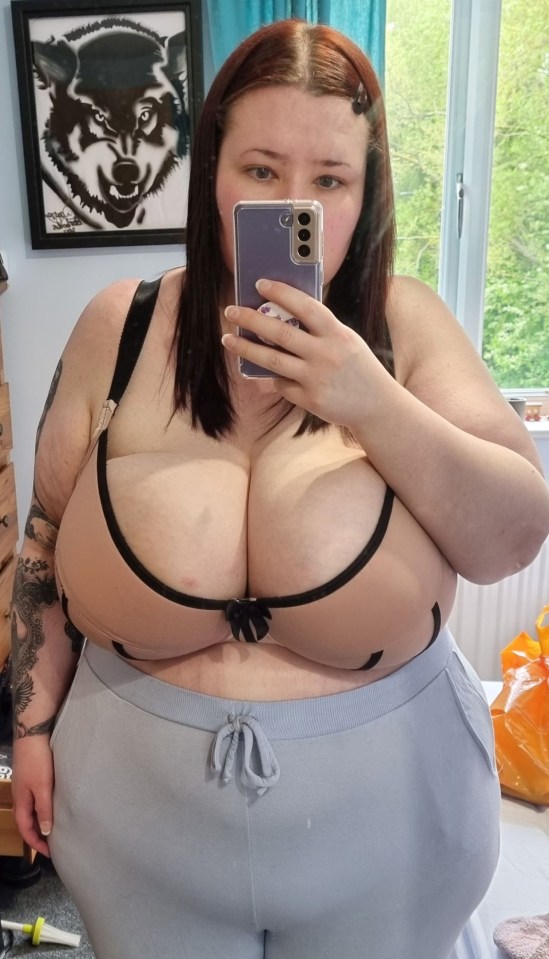 Laura before her surgery with her P sized boobs