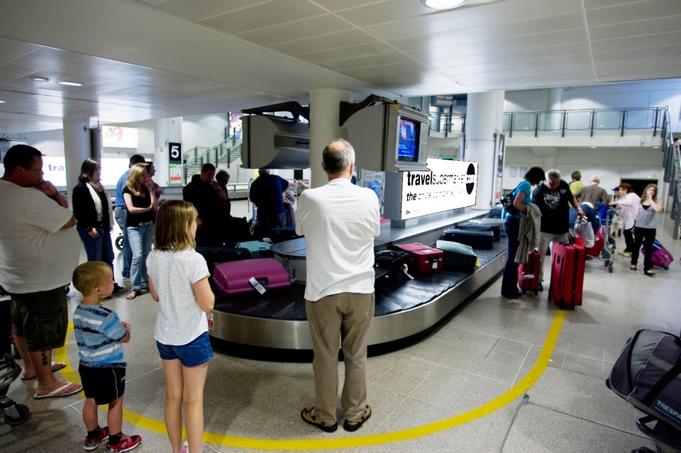 A baggage handler has shown why it takes so long to get suitcases off a plane