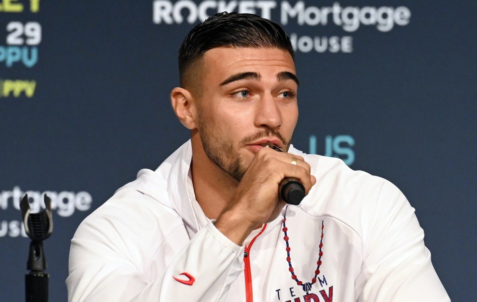  Tommy Fury has revealed he pulled out of his fight with Jake Paul due to a chest infection and broken rib