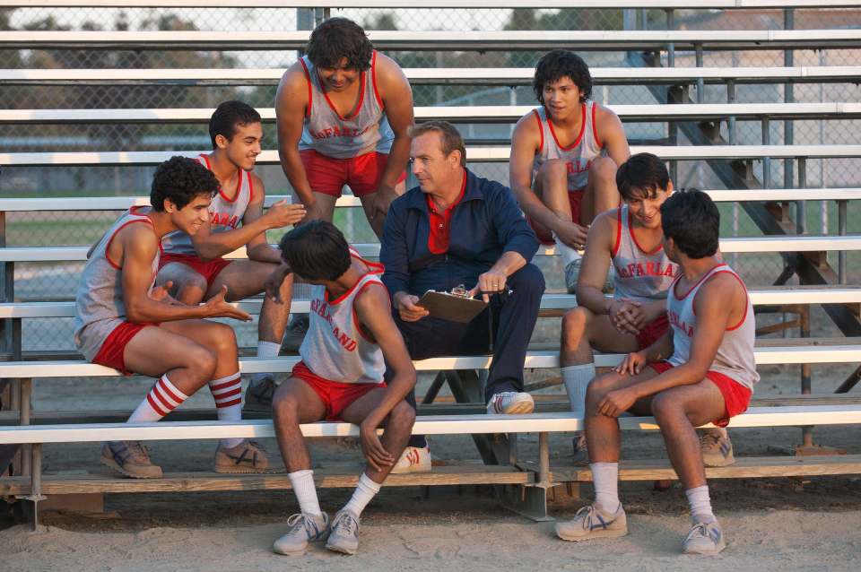  Kevin Costner, centre, plays a coach to a cross-country team in McFarland, USA