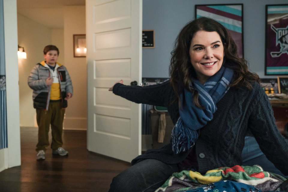  Lauren Graham, foreground, in a scene from The Mighty Ducks: Game Changers