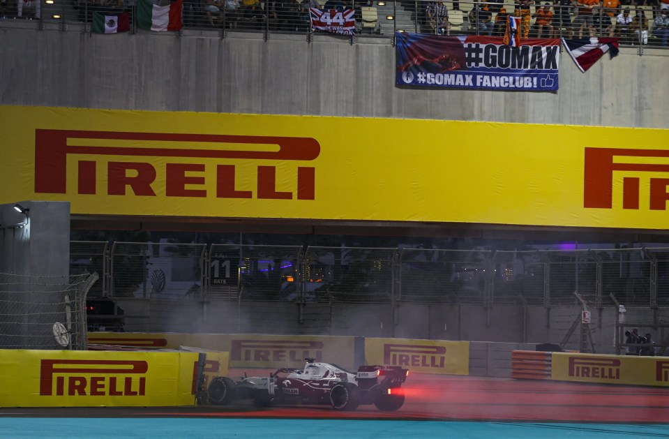 He was forced to retire after hitting the barriers on lap 27 at the Abu Dhabi GP