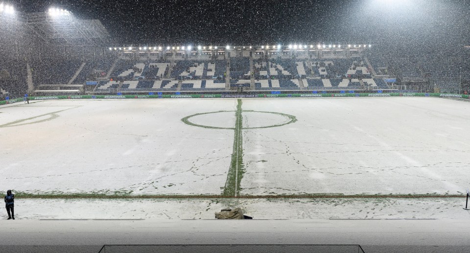 Atalanta's Gewiss Stadium was drenched in snow and despite concerted efforts to make the game playable it was delayed for 24 hours