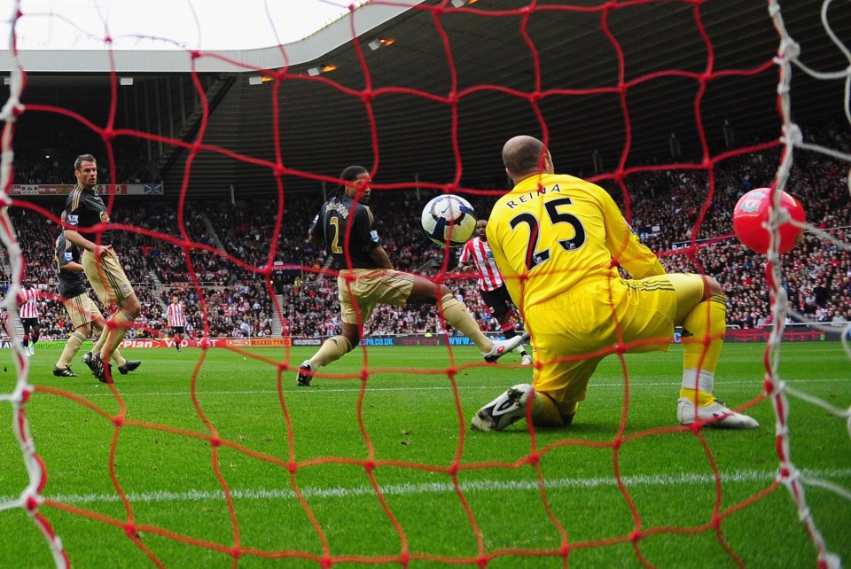 The beach ball changed the direction of Bent's shot, leaving Reina for dead