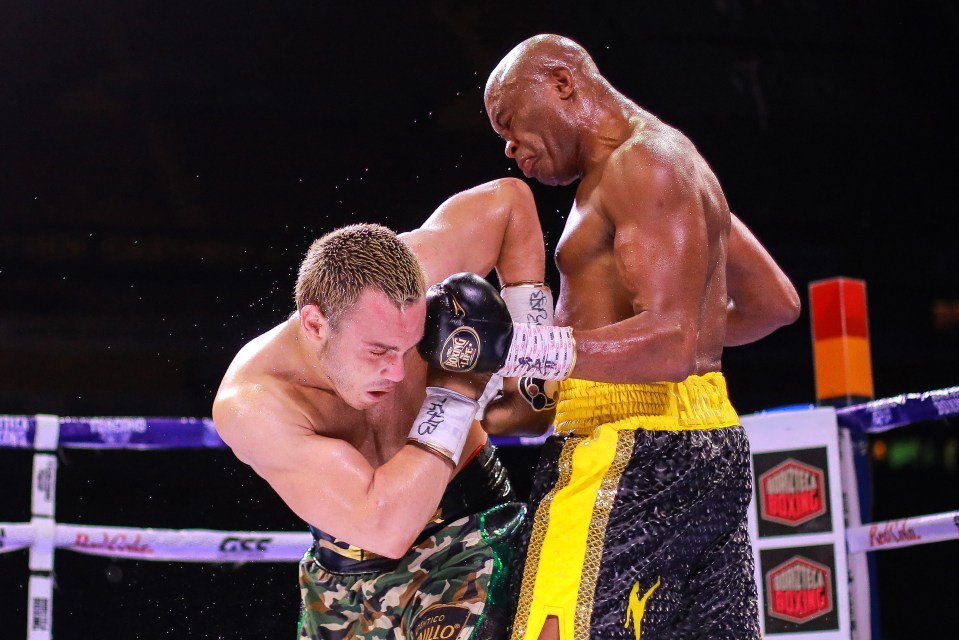 Julio Cesar Chavez was beaten by UFC legend Anderson Silva