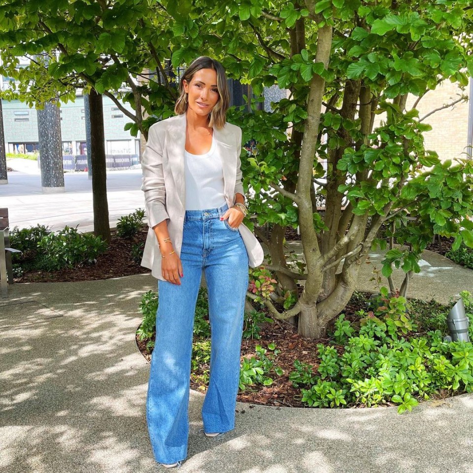 TIP: The ultra high rise shape and wide long legs of these jeans elongate Frankie’s whole figure, adding inches to her height