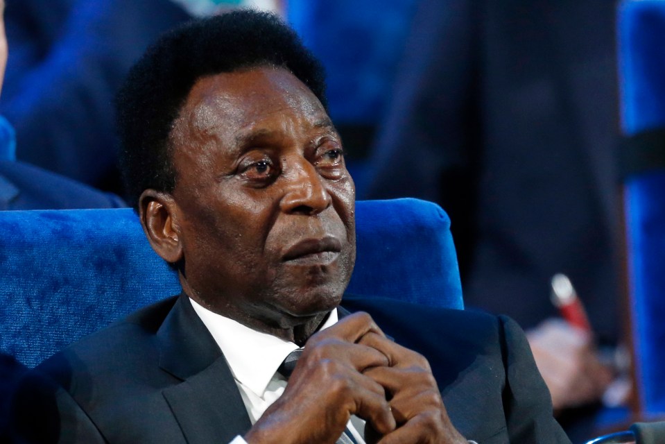 Pele has been discharged from hospital to return to his family for Christmas