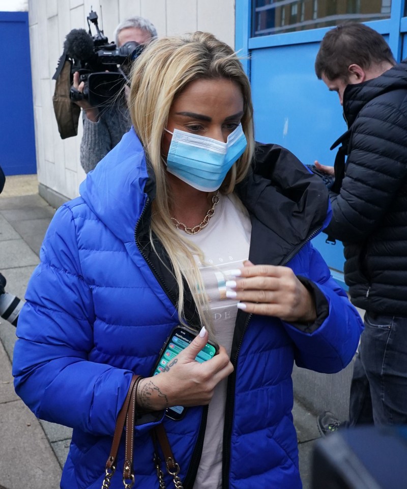 Katie Price wasn't wearing her engagement ring at court today